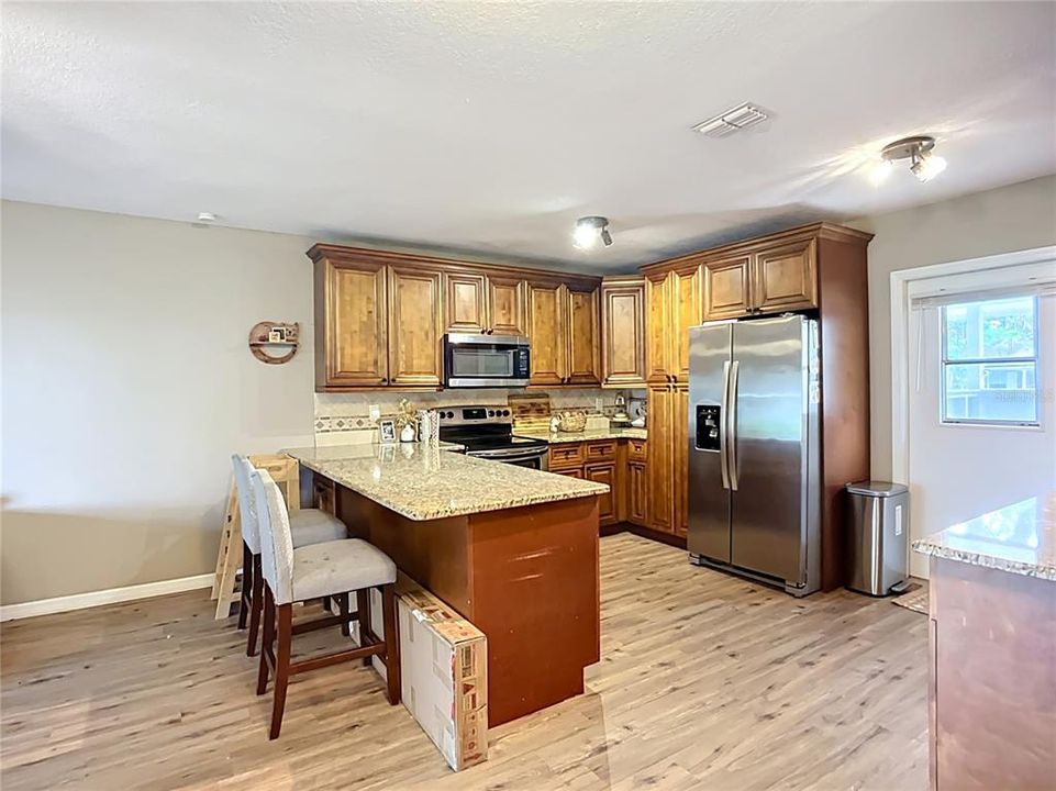 Active With Contract: $1,600 (2 beds, 1 baths, 1000 Square Feet)