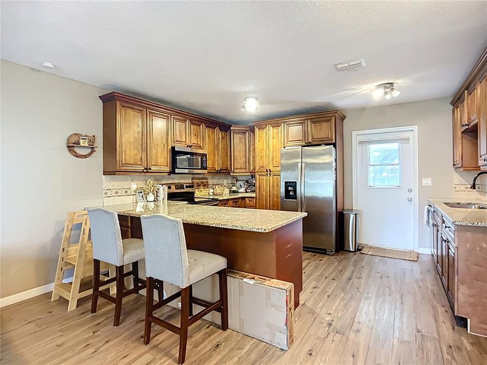 Active With Contract: $1,600 (2 beds, 1 baths, 1000 Square Feet)