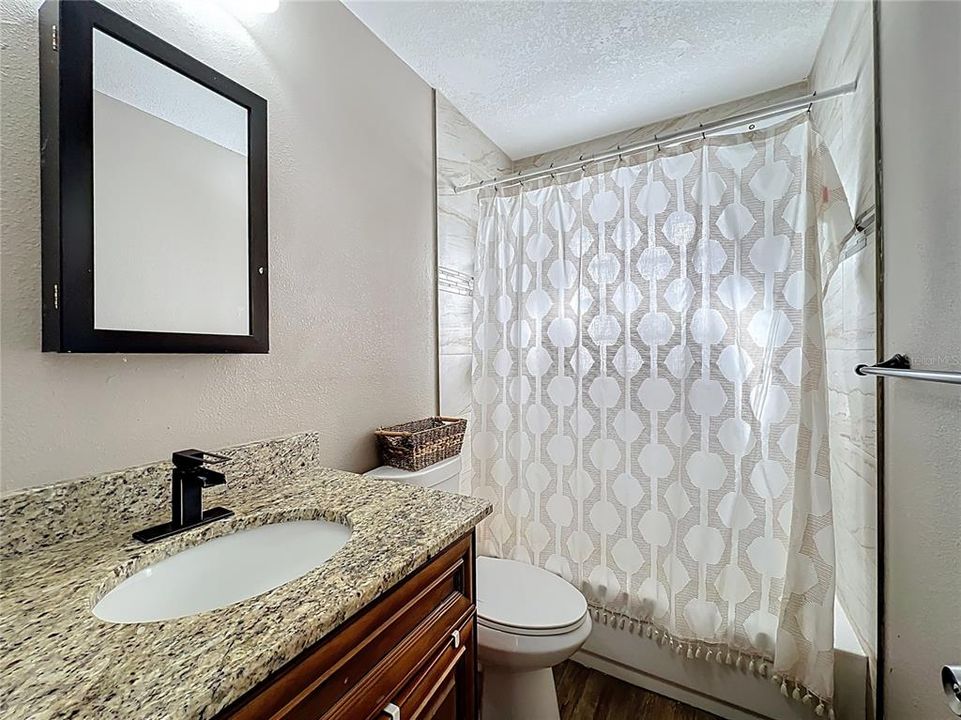 Active With Contract: $1,600 (2 beds, 1 baths, 1000 Square Feet)