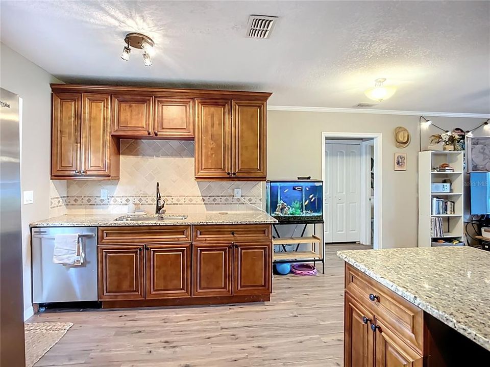 Active With Contract: $1,600 (2 beds, 1 baths, 1000 Square Feet)