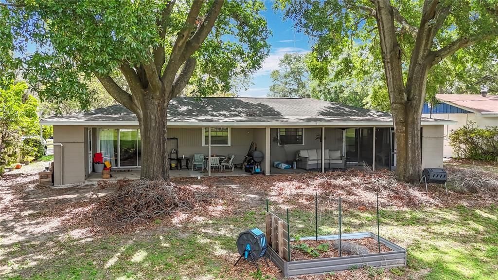 Active With Contract: $1,600 (2 beds, 1 baths, 1000 Square Feet)