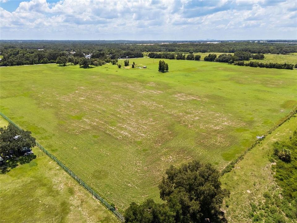 На продажу: $5,500,000 (39.40 acres)