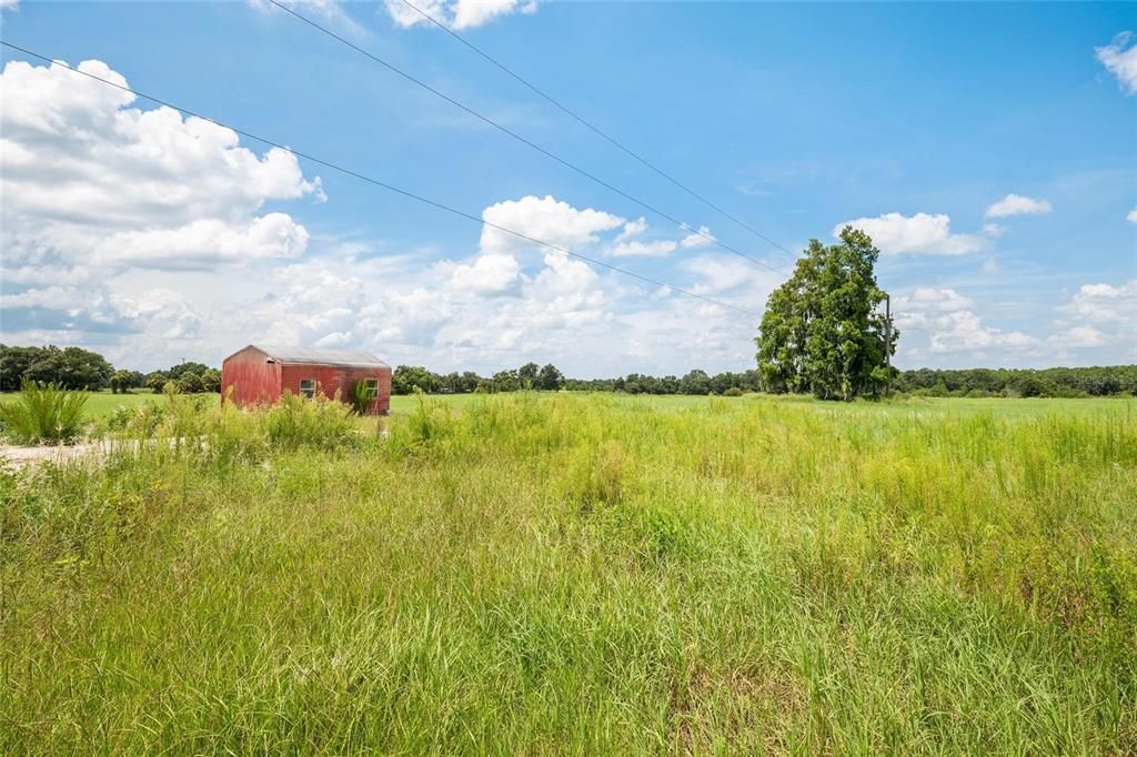 На продажу: $5,500,000 (39.40 acres)