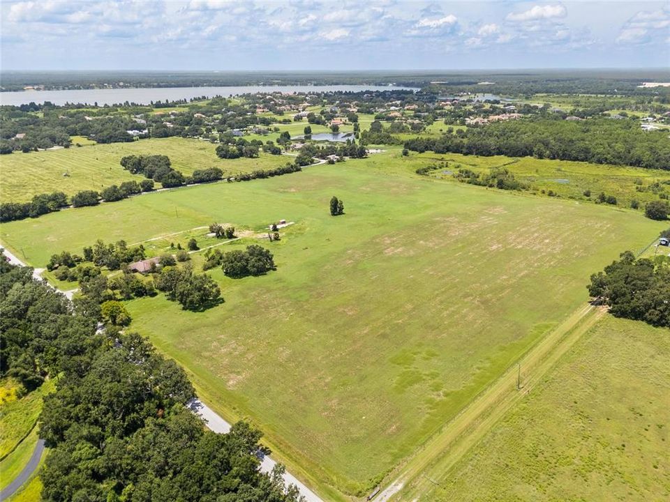 На продажу: $5,500,000 (39.40 acres)