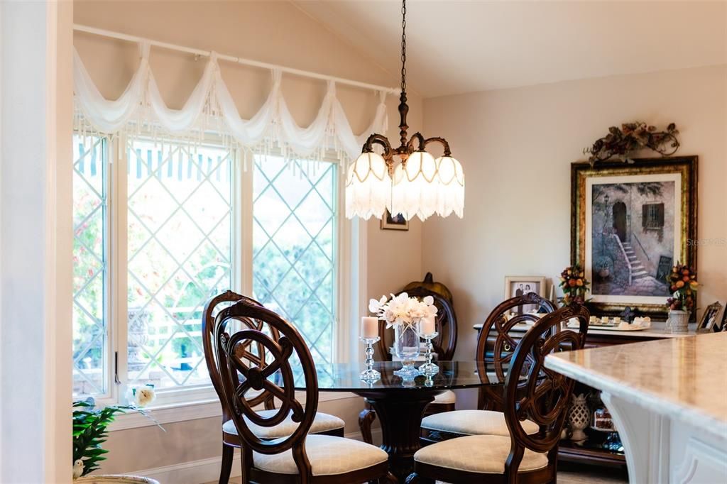 合同活跃: $625,000 (3 贝兹, 2 浴室, 2107 平方英尺)