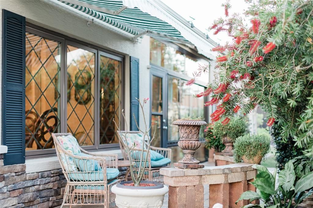 合同活跃: $625,000 (3 贝兹, 2 浴室, 2107 平方英尺)