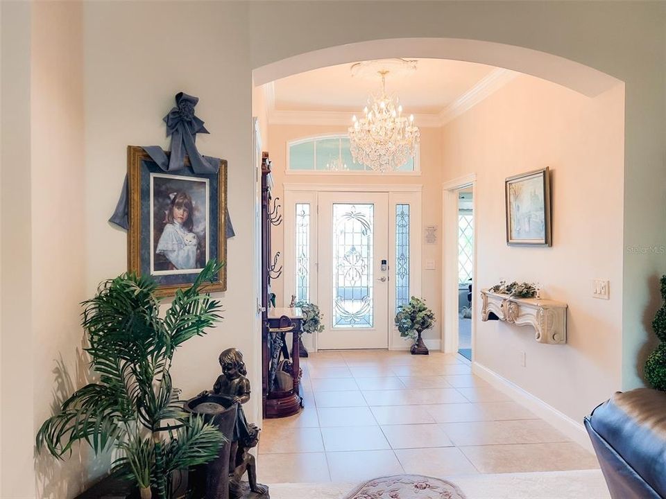 合同活跃: $625,000 (3 贝兹, 2 浴室, 2107 平方英尺)