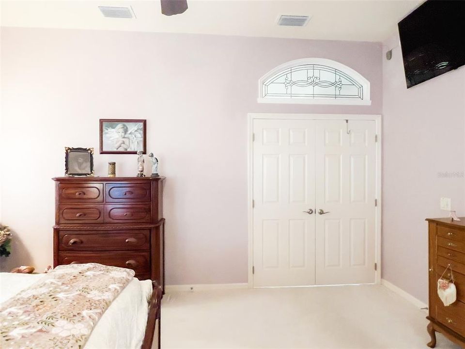 合同活跃: $625,000 (3 贝兹, 2 浴室, 2107 平方英尺)