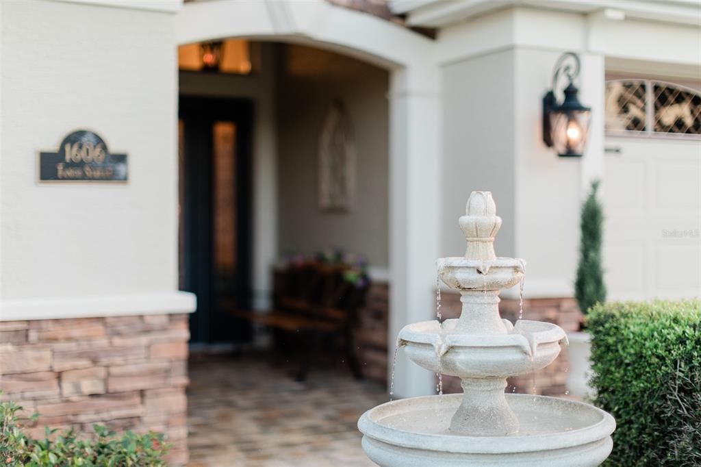 合同活跃: $625,000 (3 贝兹, 2 浴室, 2107 平方英尺)