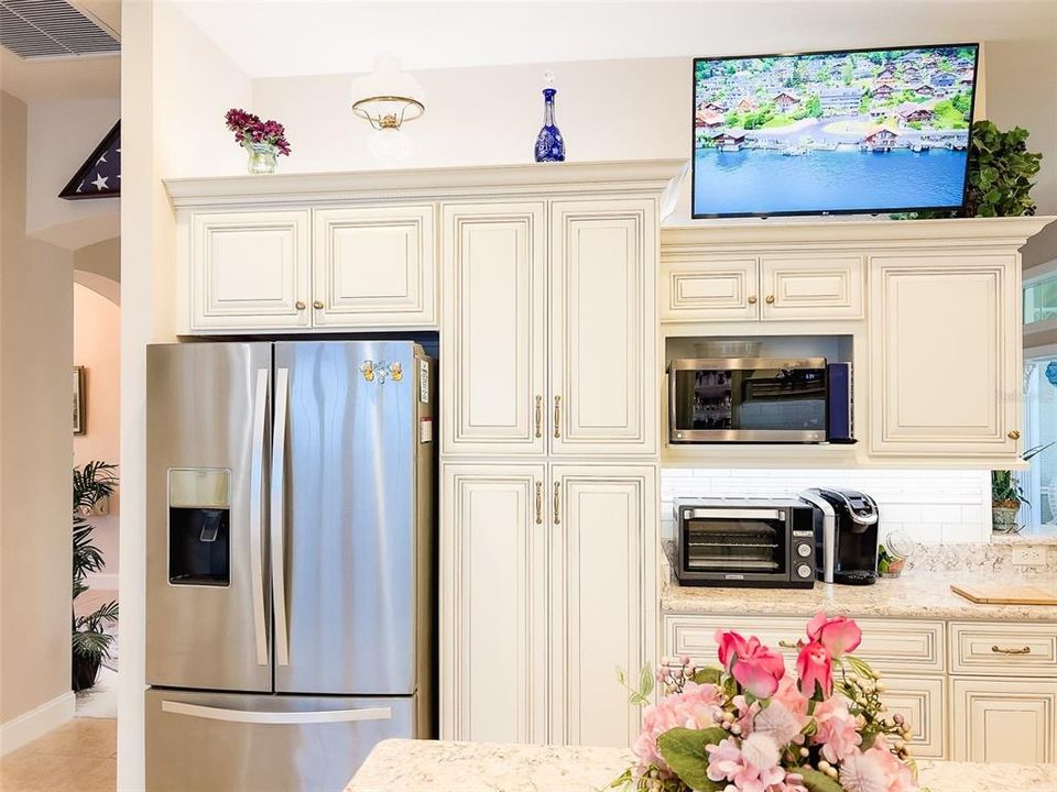 合同活跃: $625,000 (3 贝兹, 2 浴室, 2107 平方英尺)