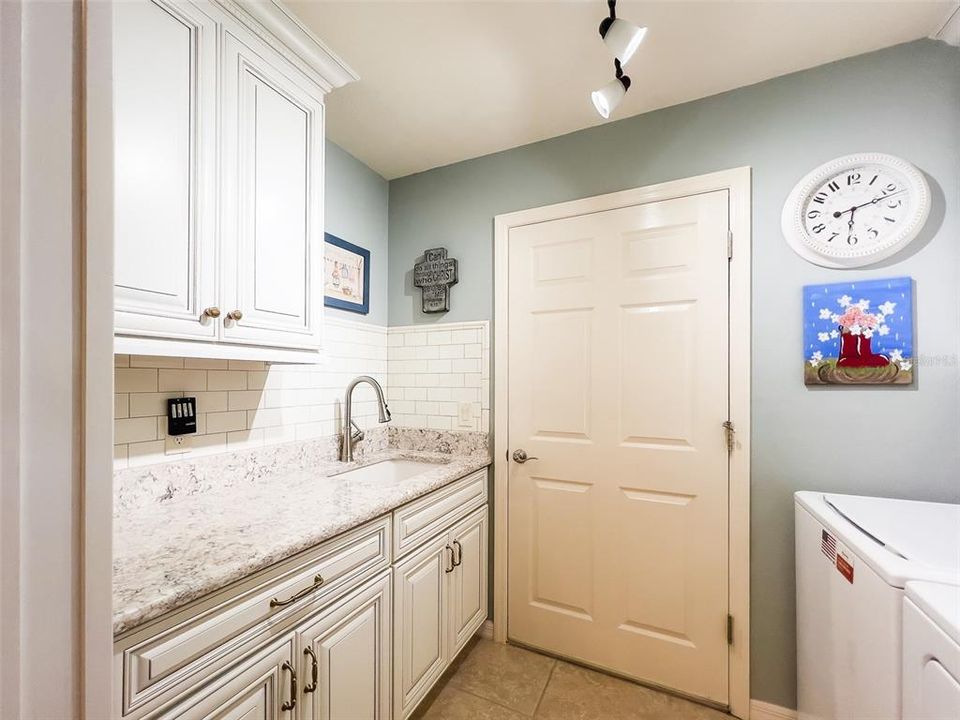 合同活跃: $625,000 (3 贝兹, 2 浴室, 2107 平方英尺)