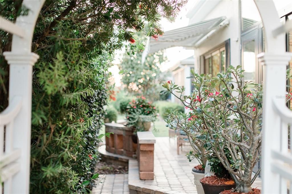 合同活跃: $625,000 (3 贝兹, 2 浴室, 2107 平方英尺)