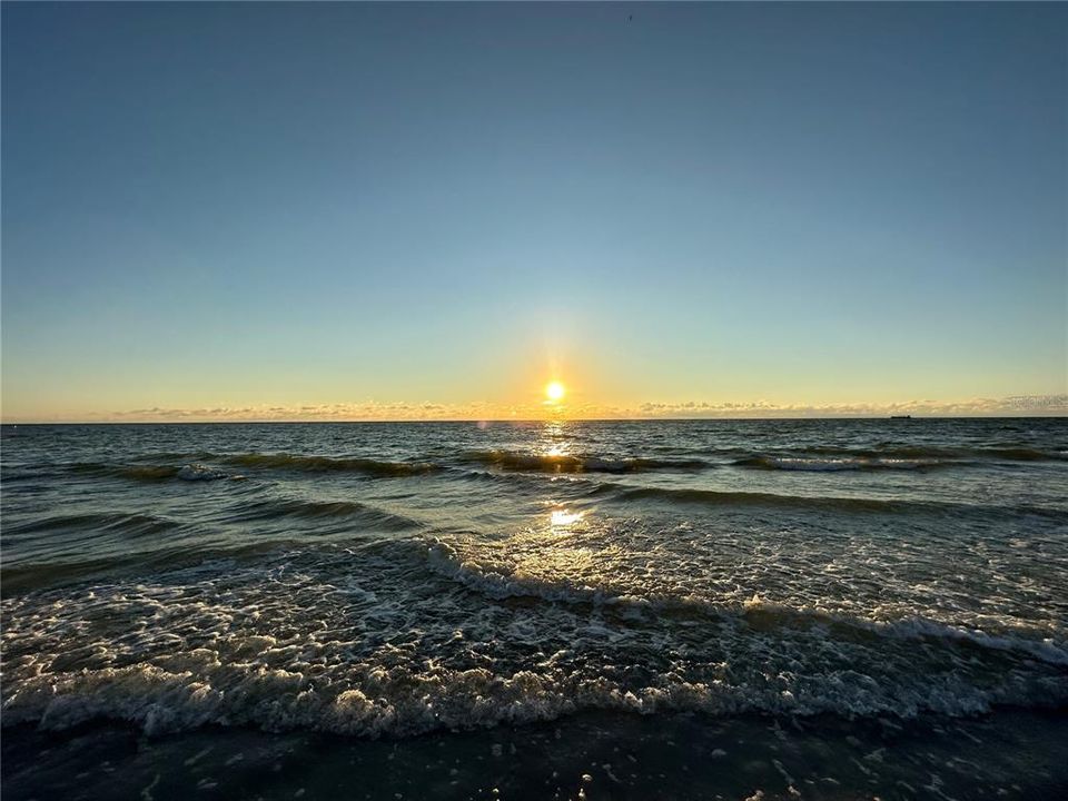 Active With Contract: $849,000 (3 beds, 2 baths, 1536 Square Feet)