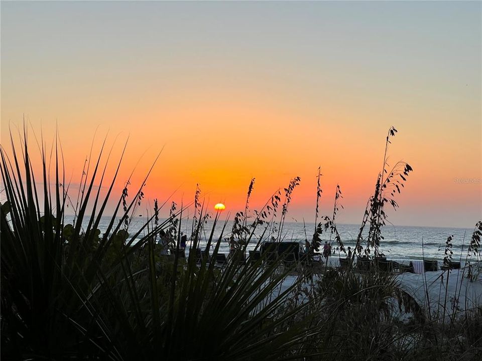 Active With Contract: $849,000 (3 beds, 2 baths, 1536 Square Feet)