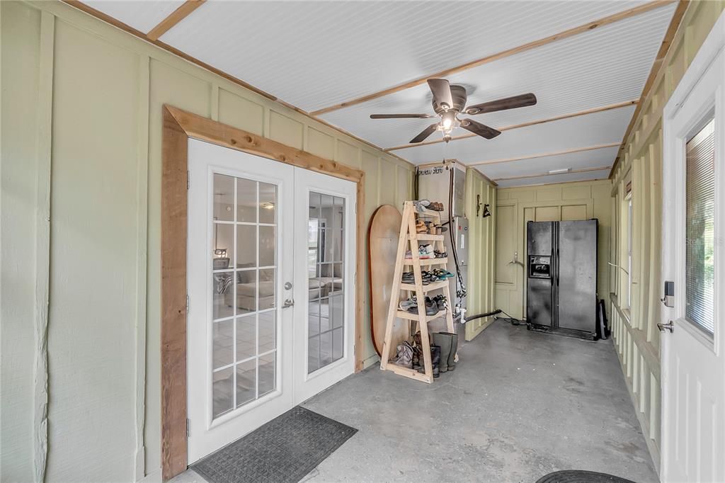 合同活跃: $254,900 (2 贝兹, 2 浴室, 1328 平方英尺)