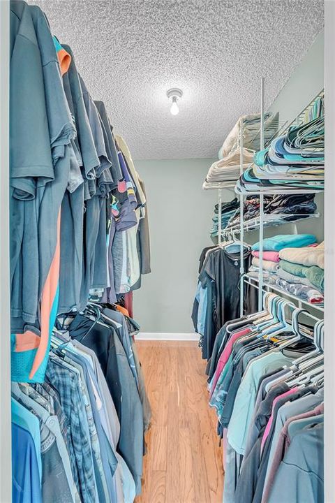 合同活跃: $254,900 (2 贝兹, 2 浴室, 1328 平方英尺)