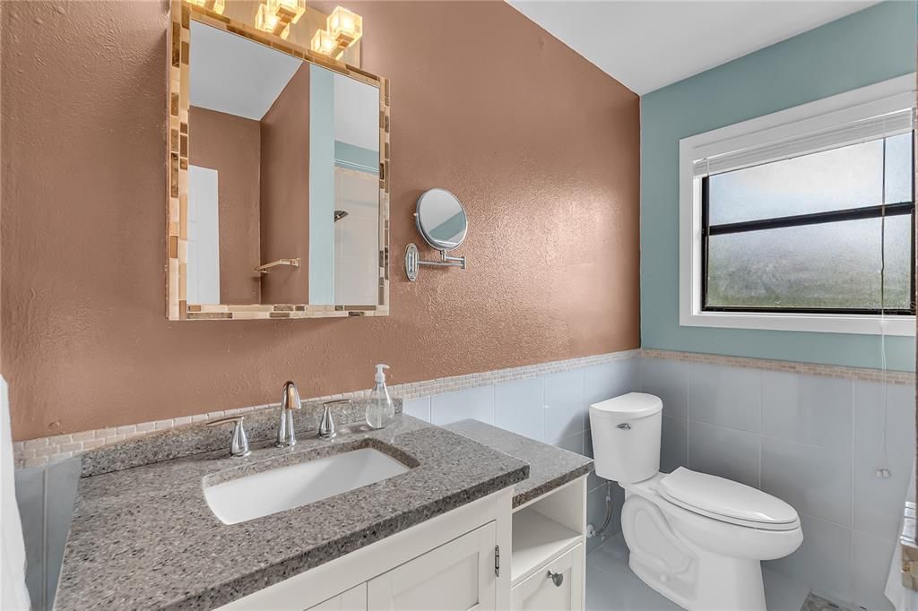 合同活跃: $254,900 (2 贝兹, 2 浴室, 1328 平方英尺)