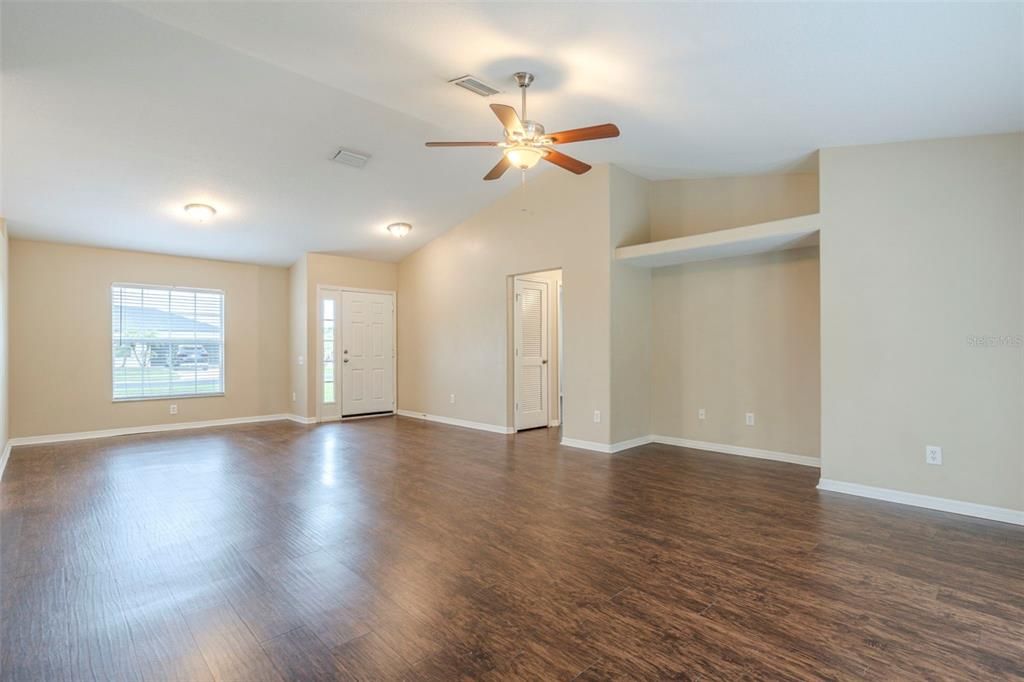 Active With Contract: $299,900 (3 beds, 2 baths, 1585 Square Feet)