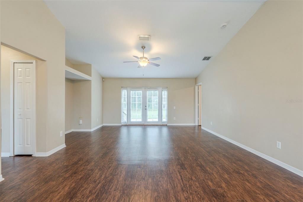 Active With Contract: $299,900 (3 beds, 2 baths, 1585 Square Feet)