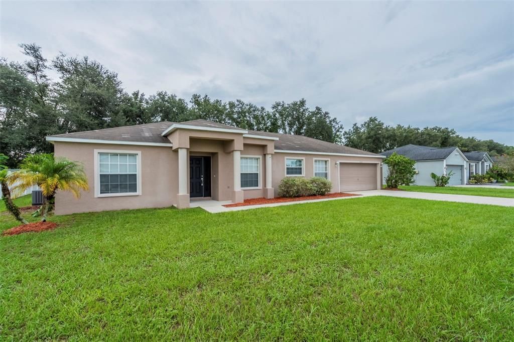 Active With Contract: $299,900 (3 beds, 2 baths, 1585 Square Feet)