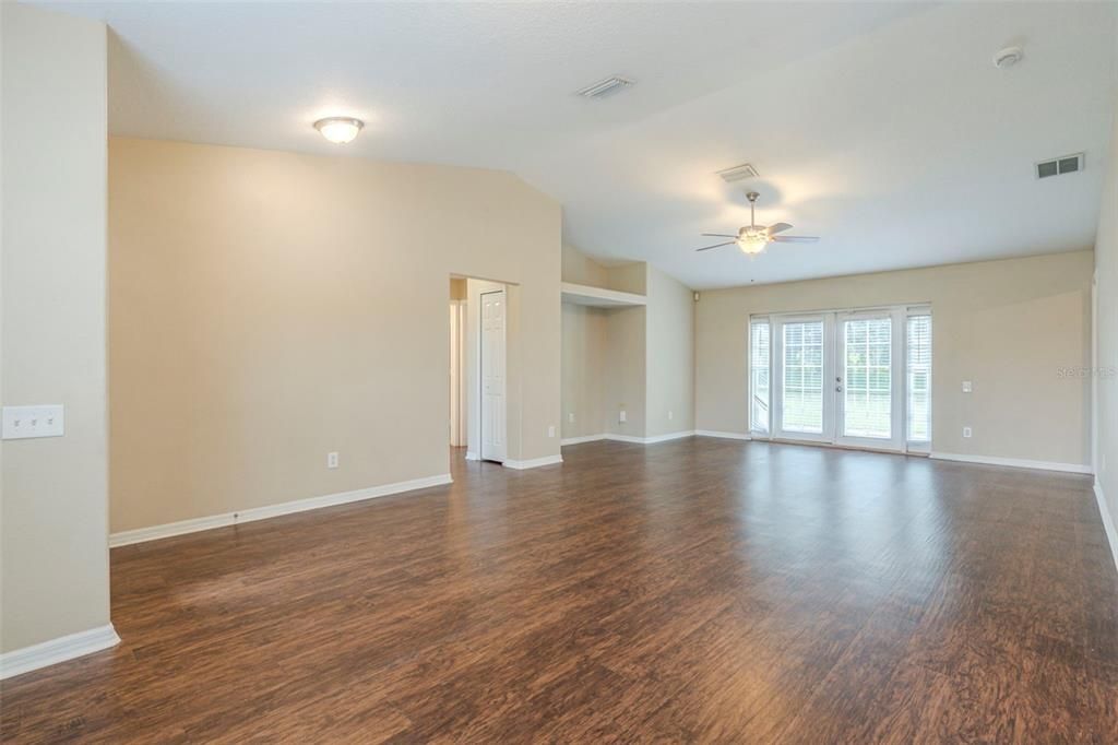 Active With Contract: $299,900 (3 beds, 2 baths, 1585 Square Feet)