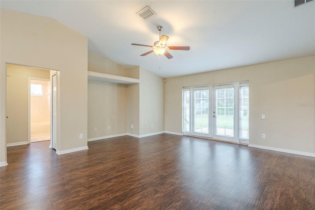 Active With Contract: $299,900 (3 beds, 2 baths, 1585 Square Feet)