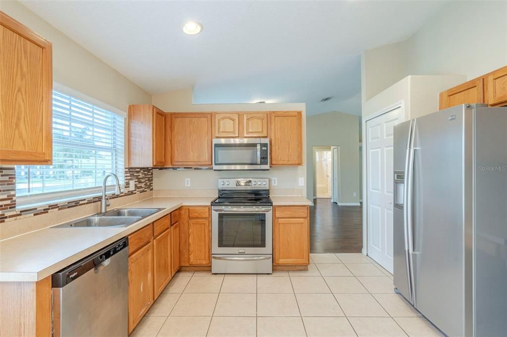 Active With Contract: $299,900 (3 beds, 2 baths, 1585 Square Feet)