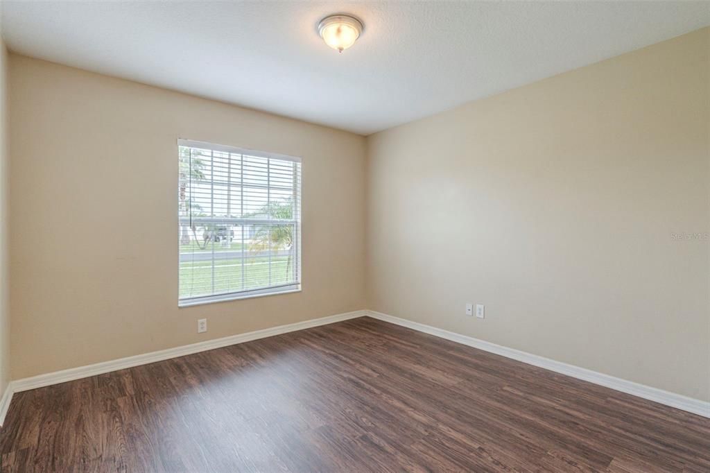 Active With Contract: $299,900 (3 beds, 2 baths, 1585 Square Feet)