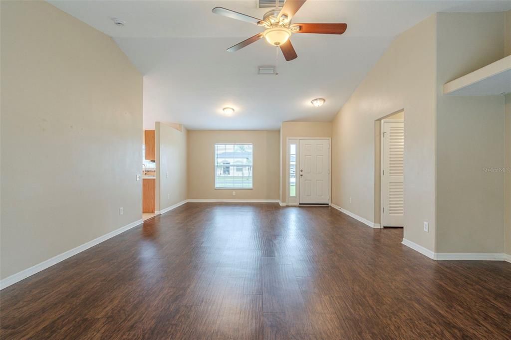 Active With Contract: $299,900 (3 beds, 2 baths, 1585 Square Feet)