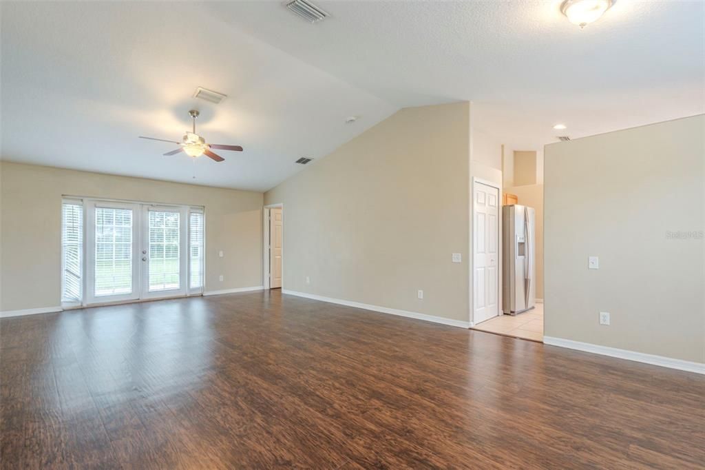 Active With Contract: $299,900 (3 beds, 2 baths, 1585 Square Feet)