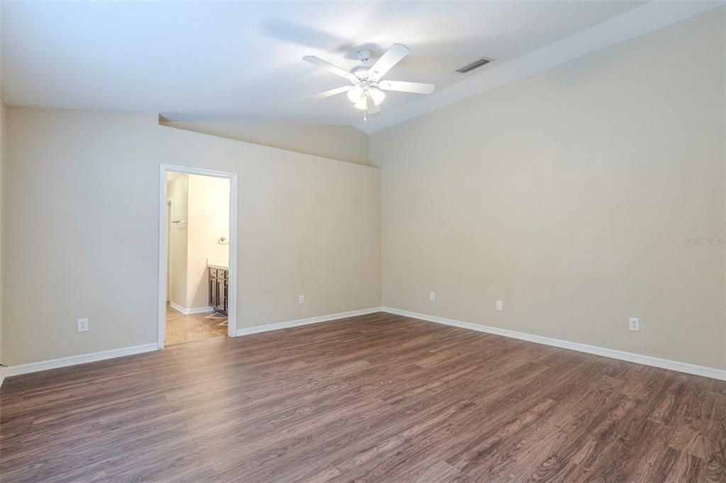 Active With Contract: $299,900 (3 beds, 2 baths, 1585 Square Feet)