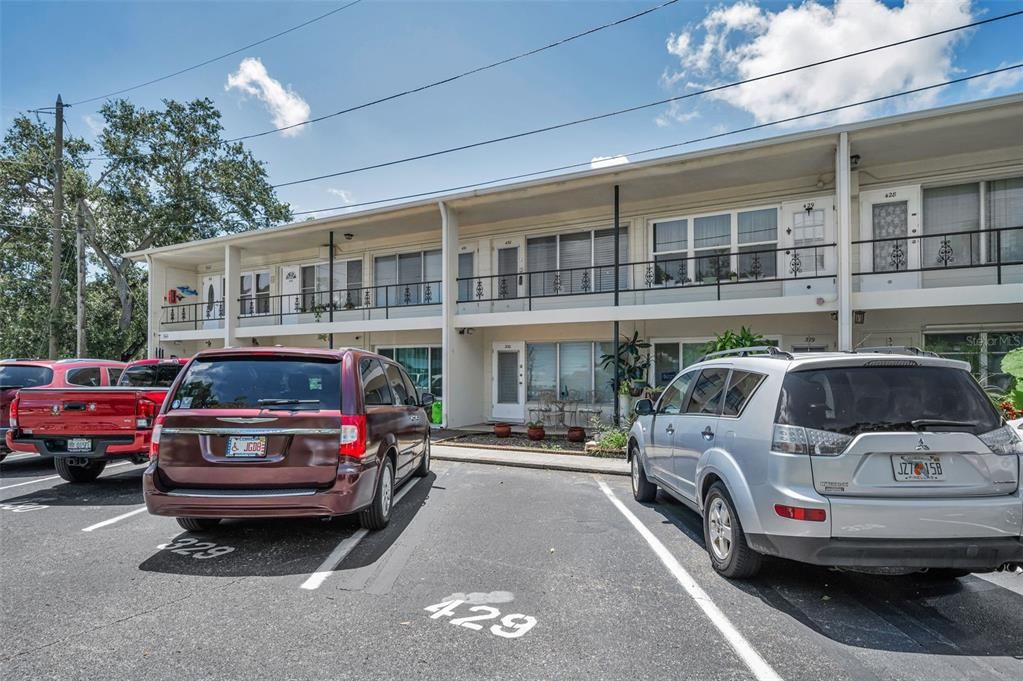 For Sale: $98,500 (1 beds, 1 baths, 652 Square Feet)