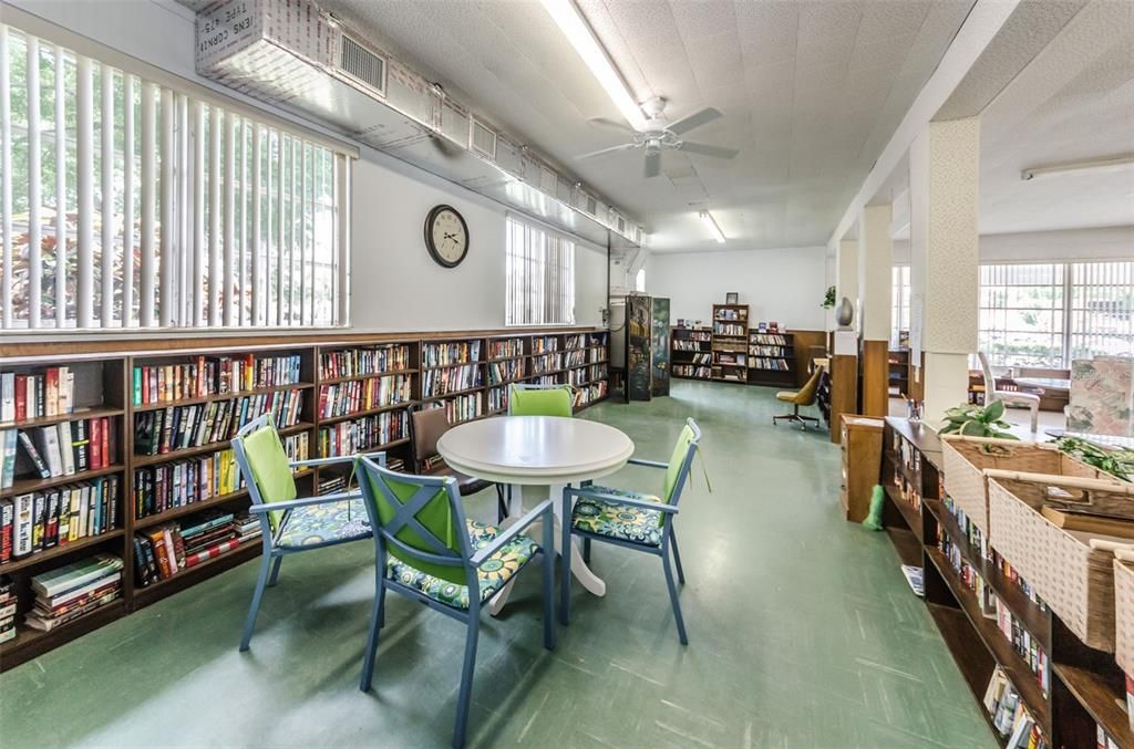 For Sale: $98,500 (1 beds, 1 baths, 652 Square Feet)