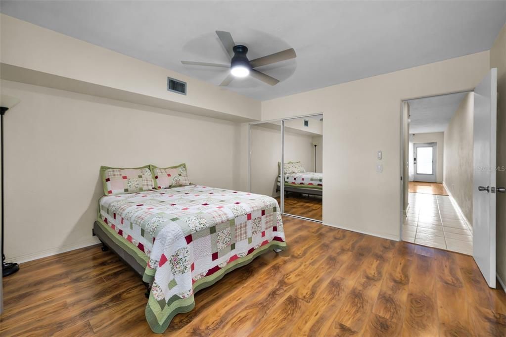 For Sale: $98,500 (1 beds, 1 baths, 652 Square Feet)