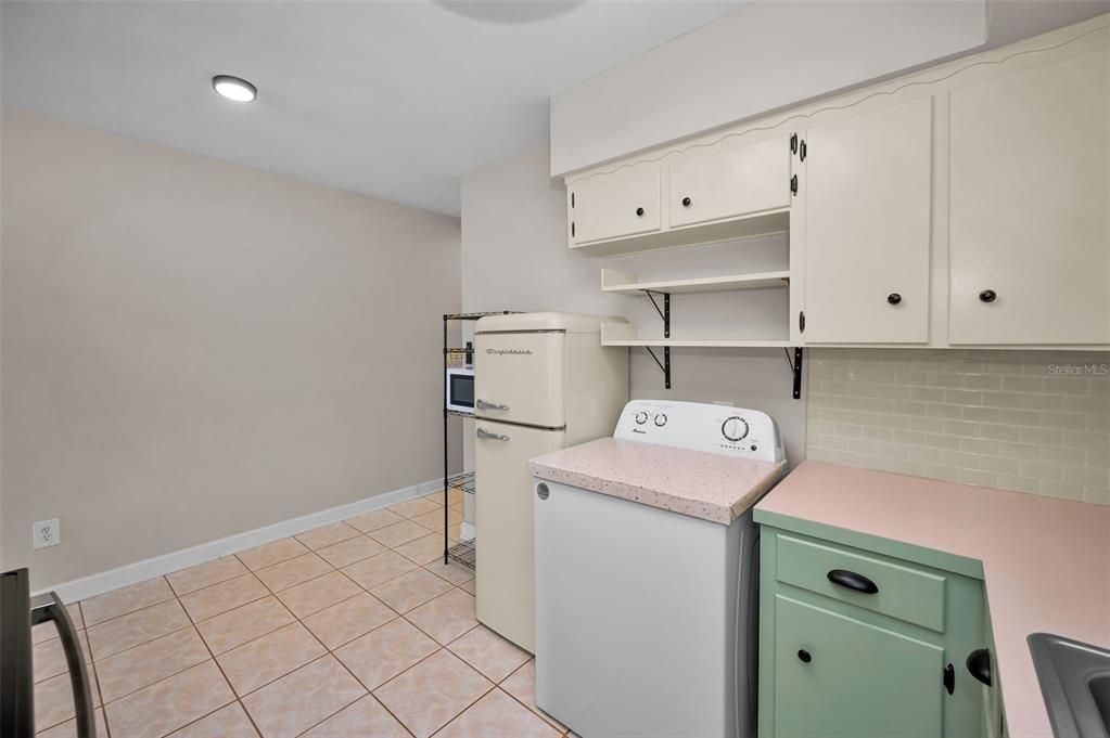 For Sale: $98,500 (1 beds, 1 baths, 652 Square Feet)