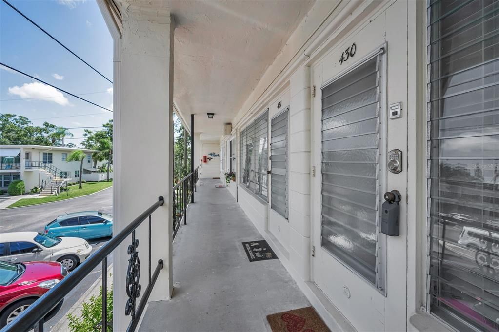 For Sale: $98,500 (1 beds, 1 baths, 652 Square Feet)