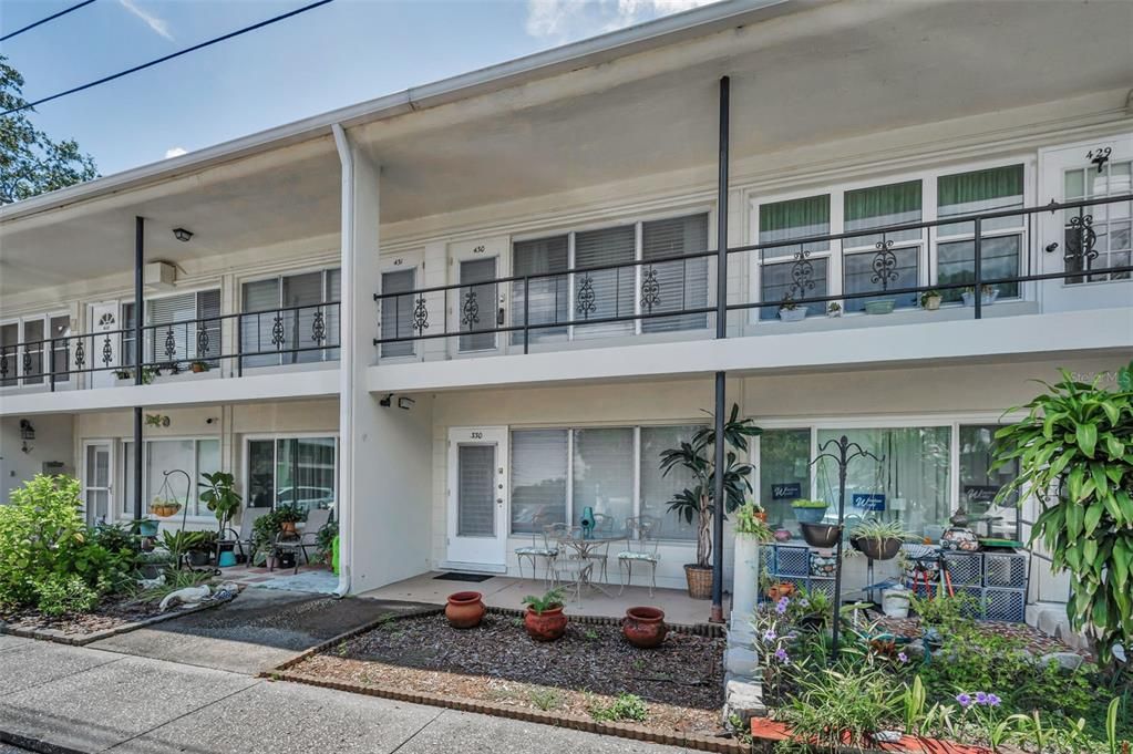 For Sale: $98,500 (1 beds, 1 baths, 652 Square Feet)