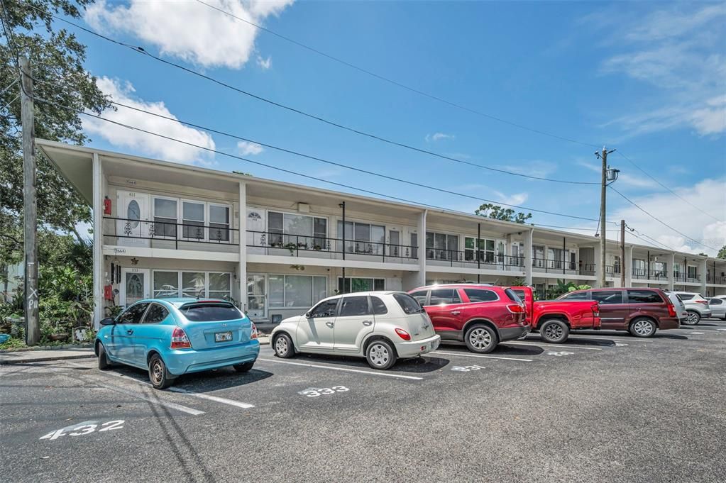 For Sale: $98,500 (1 beds, 1 baths, 652 Square Feet)