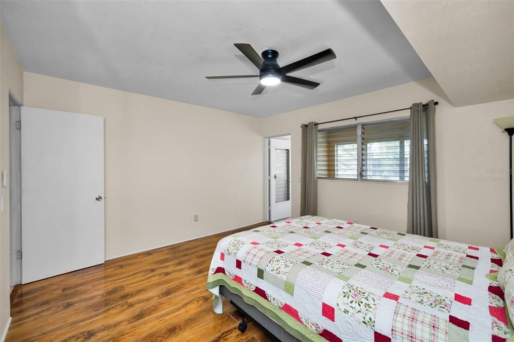 For Sale: $98,500 (1 beds, 1 baths, 652 Square Feet)