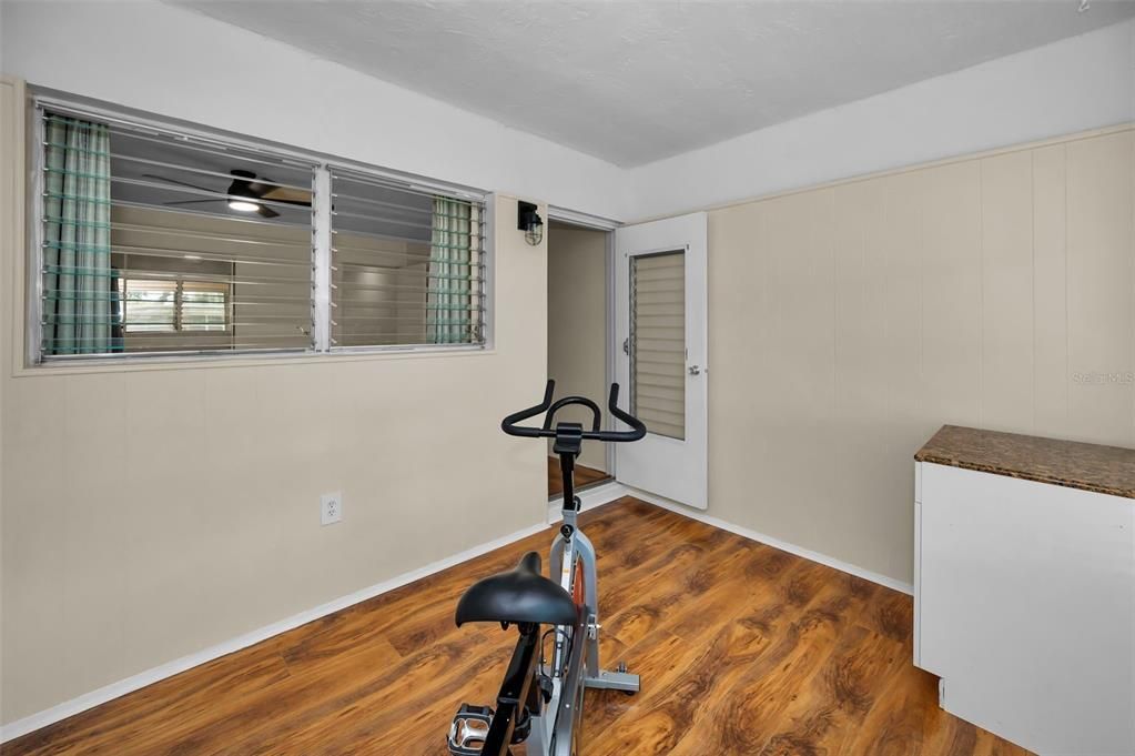 For Sale: $98,500 (1 beds, 1 baths, 652 Square Feet)