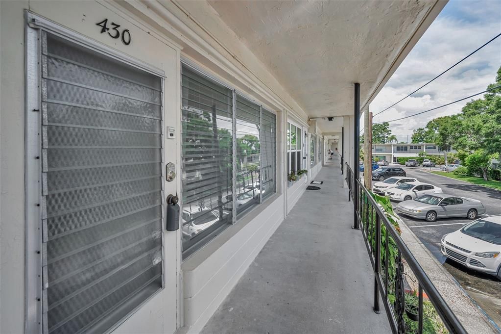 For Sale: $98,500 (1 beds, 1 baths, 652 Square Feet)