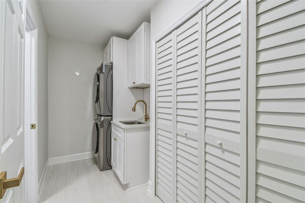 En Venta: $865,000 (5 camas, 2 baños, 2680 Pies cuadrados)