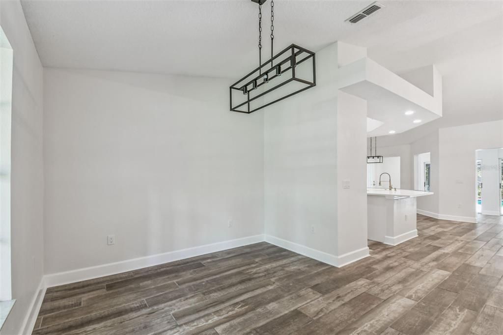 En Venta: $865,000 (5 camas, 2 baños, 2680 Pies cuadrados)