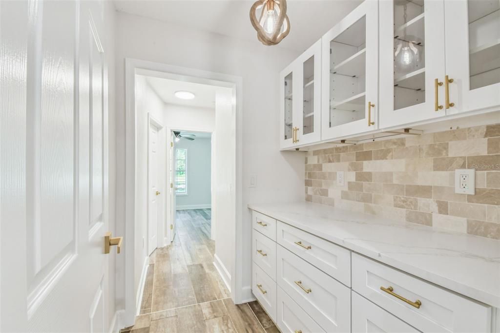 En Venta: $865,000 (5 camas, 2 baños, 2680 Pies cuadrados)