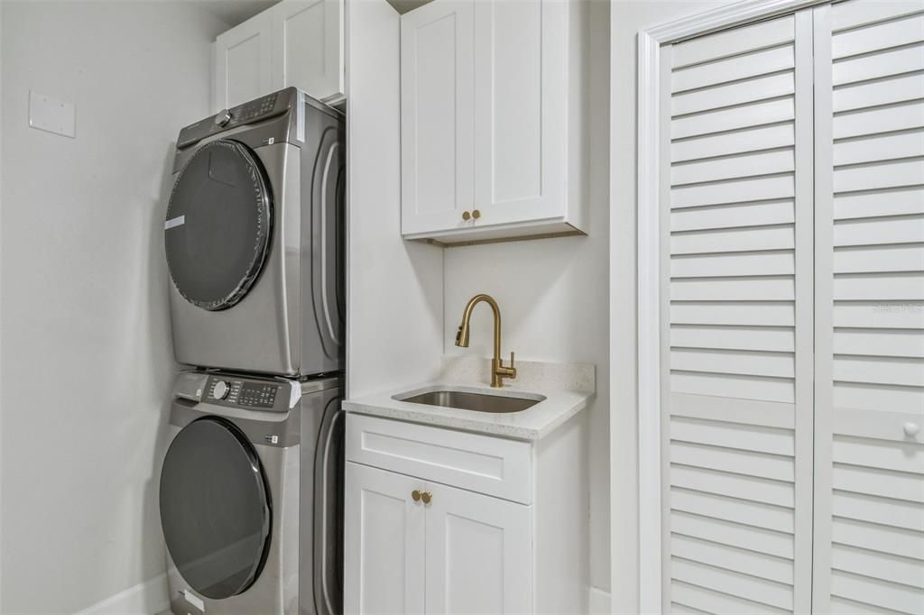 En Venta: $865,000 (5 camas, 2 baños, 2680 Pies cuadrados)