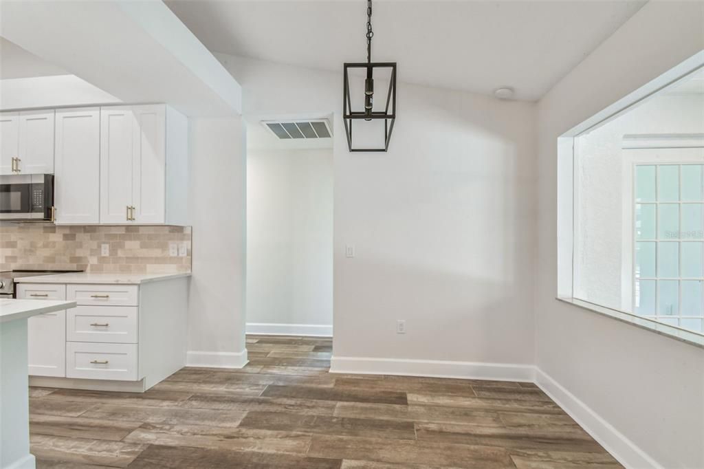 En Venta: $865,000 (5 camas, 2 baños, 2680 Pies cuadrados)