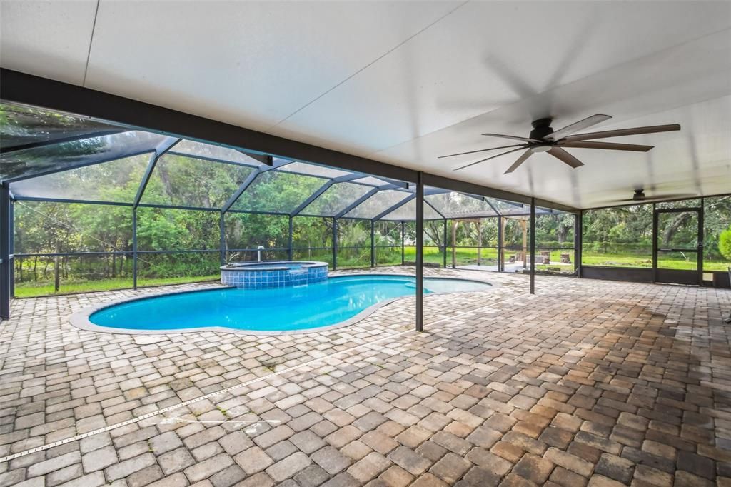 En Venta: $865,000 (5 camas, 2 baños, 2680 Pies cuadrados)