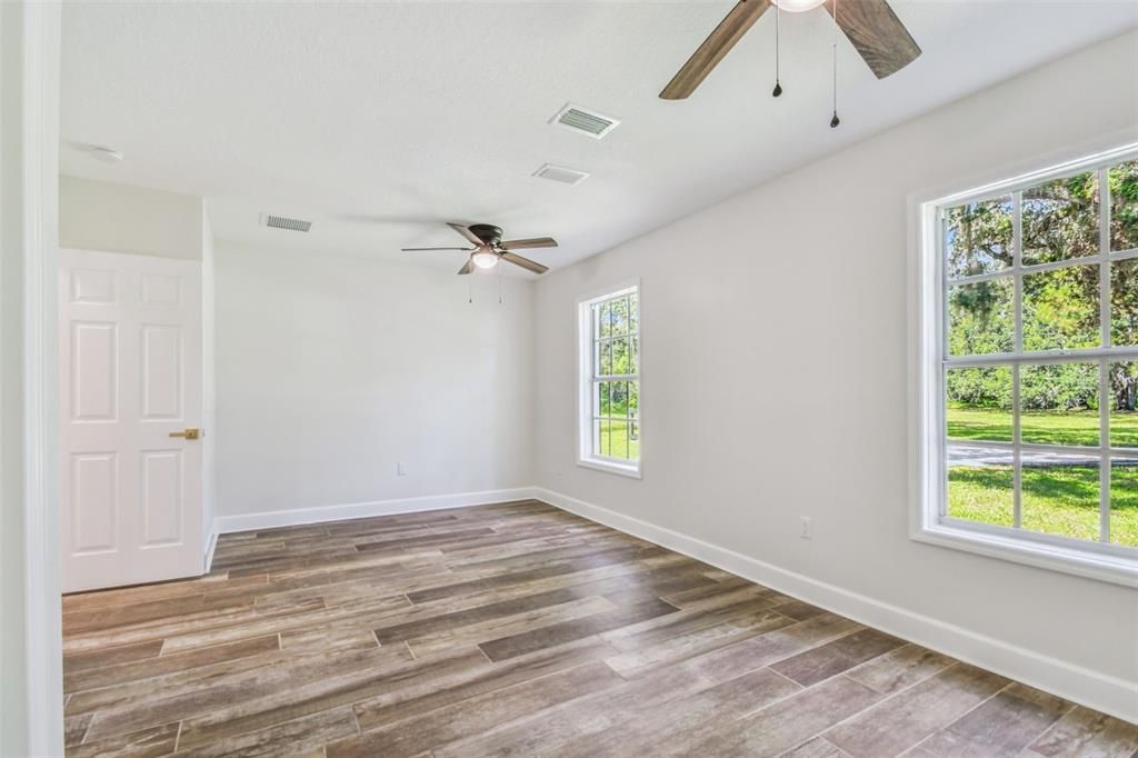 En Venta: $865,000 (5 camas, 2 baños, 2680 Pies cuadrados)