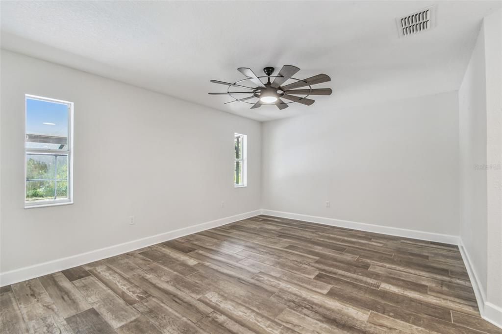 En Venta: $865,000 (5 camas, 2 baños, 2680 Pies cuadrados)