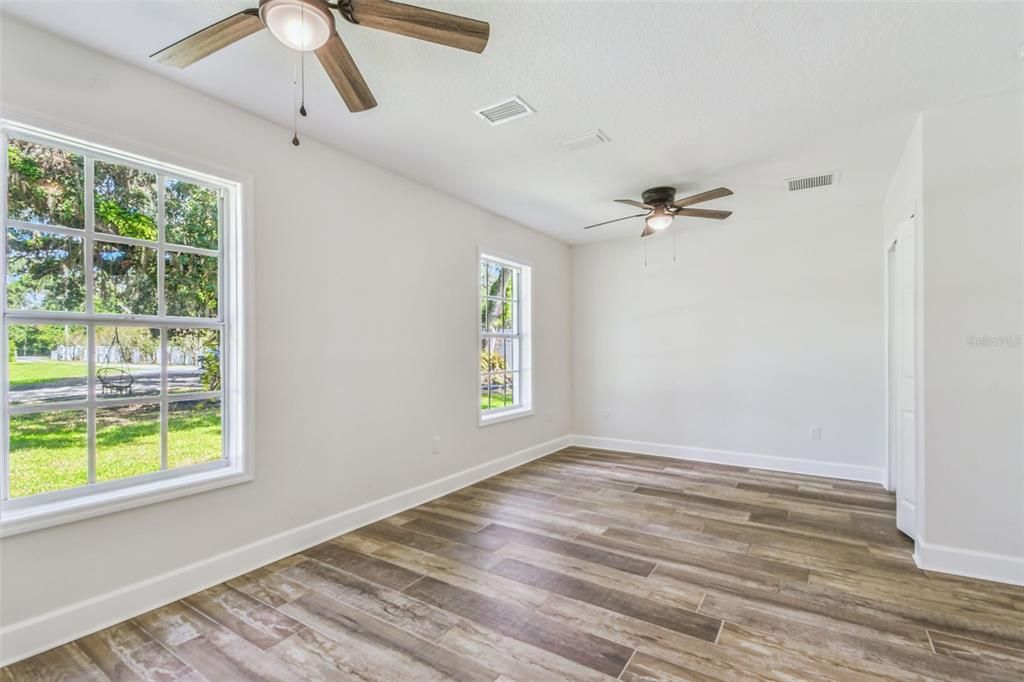 En Venta: $865,000 (5 camas, 2 baños, 2680 Pies cuadrados)